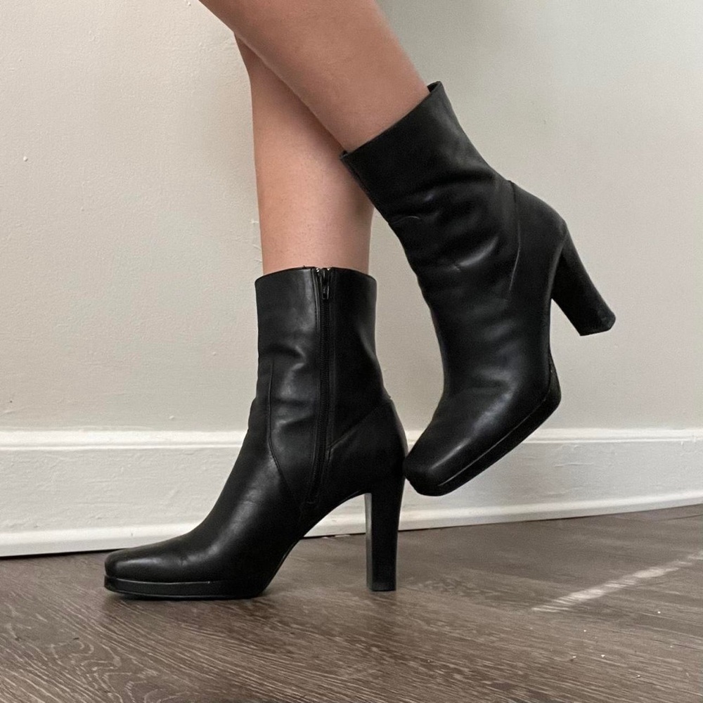 vintage 90s y2k 2000s black leather boots with chunky heel and square toe
